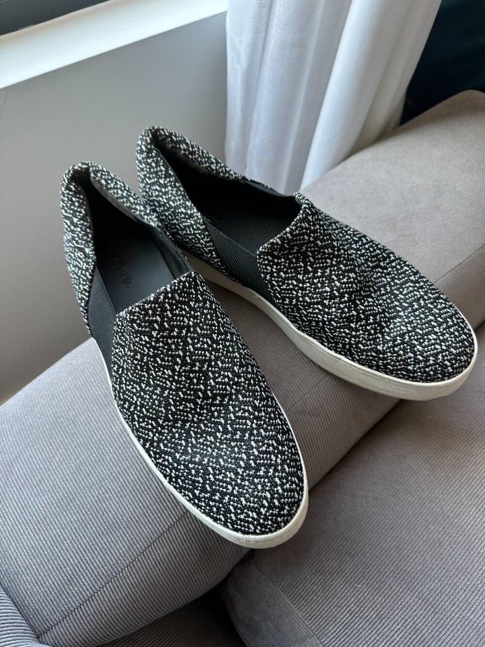 VINCE Warren Black and White Slip-Ons Size 11